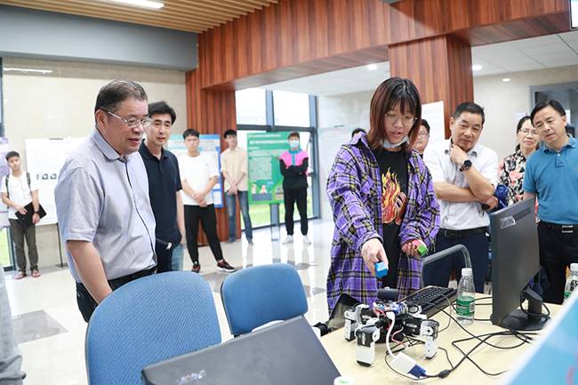 http://xuri.jou.edu.cn/__local/2/52/78/1DD50FE407FD25E04684DB9BFF8_43FD1444_832A8.jpg