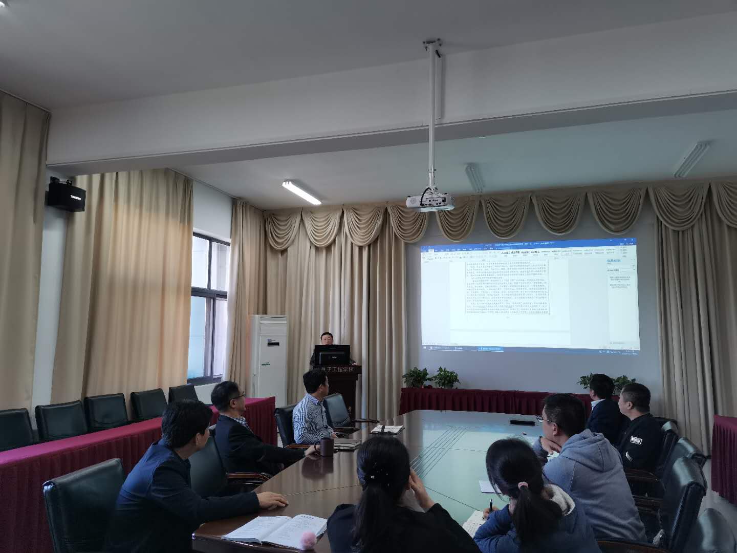 http://www.hhit.edu.cn/__local/1/F6/30/2949CDC0FCD6D13B4FD1D1174A4_29CB2D24_166EC.jpg